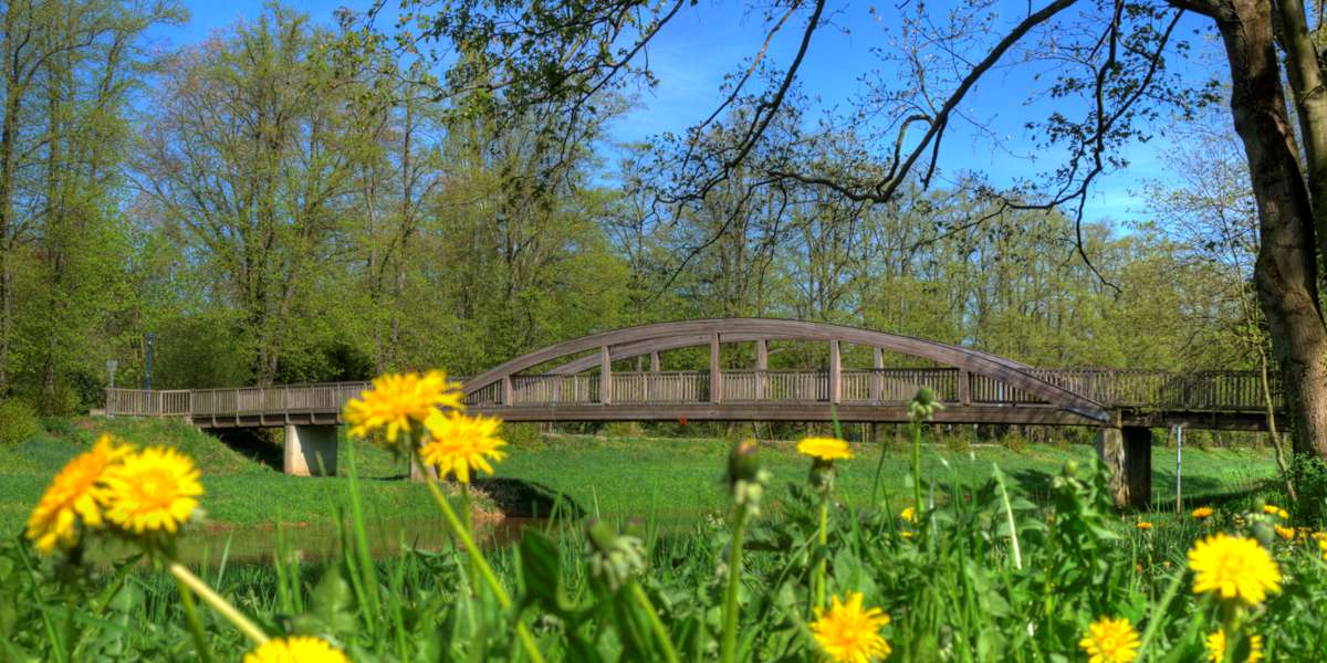 Bahnhofsbrücke im Kurpark